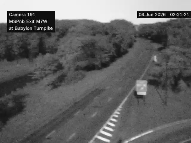 Live traffic camera view: Meadowbrook Parkway at Babylon Turnpike, sourced from 511NY